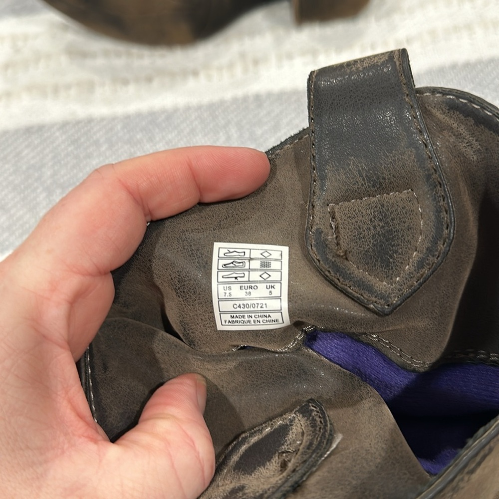 Rocket dog women’s size 7.5 boots! Wore once! - Picture 6 of 6